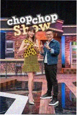 周末开麦综艺现场:舞台灯光与观众席